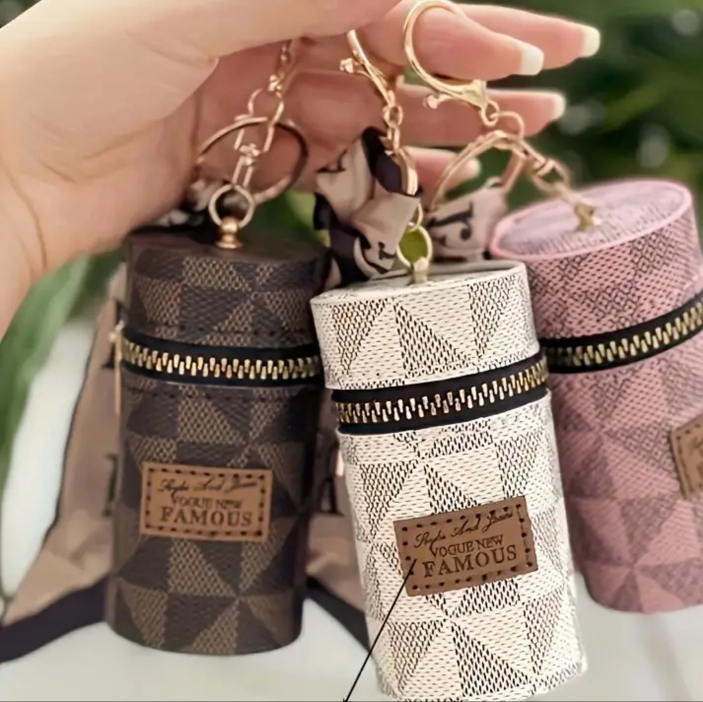 Nwt Portable Pouch For Tiny Essentials - Picture 2 of 2